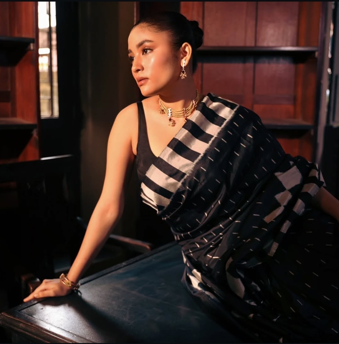 Monochrome ikat weave saree in black and ivory